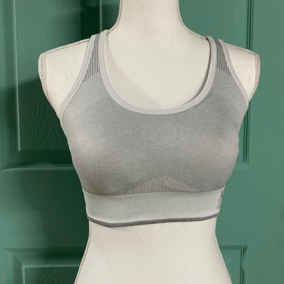 M - Puma New - Sports Bra - Picture 1 of 5